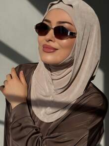 1 pezzo Balaclava donna di colore unito, maschera da sci, scalda collo, fascia elastica, turbante, traspirante, confortevole, elastico, ampia tesa, assorbente del sudore, antiscivolo, multiuso, accessorio sportivo, sciarpa minimalista, cappuccio e fascia coordinati in uno. - grigio beige - Visualizzare 3