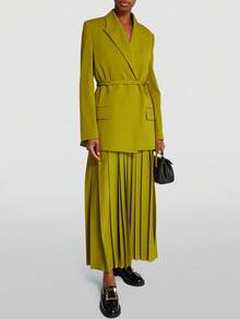 Magic Mia Women's Olive Green Belted Blazer & Pleated Maxi Skirt Set - Tie-Waist Design & Embroidered Cuff Detail | Elegant High-End Style For Luxury Dinners, Fashion Gatherings & Sophisticated Events For Refined Glamorous Looks - 綠色 - 查看 3