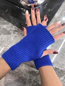 一双露指手套，时尚简约设计，男女通用，触屏针织连指手套，适合运动、骑行、写作、户外活动、聚会等场合，保暖防风，是冬夏送给亲朋好友的绝佳礼物。 - 白色 - 查看 6