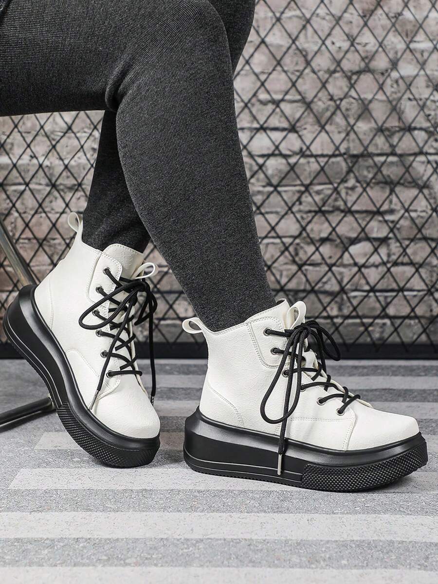 高帮女鞋，男女通用宽楦软底增高运动鞋，英伦复古中帮休闲运动鞋，适合派对、郊游、节日活动和新年礼物。这款轻便舒适的系带踝靴，前掌加宽设计，适合全天穿着。 - 白色黑色底 - 查看 1