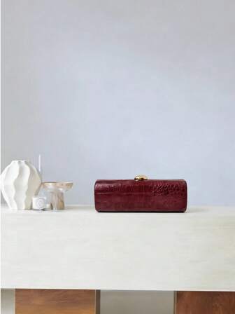 1pc Long Baguette Bag, Crocodile Embossed PU Material Clutch, Elegant Angora Red, Suitable For Women's Daily Commute, Shopping, Dating, Formal Events And Weddings. 1pc Burgundy Formal Clutch Bag With Gold Button Decor, Perfect Valentine's Day Gift For Her.