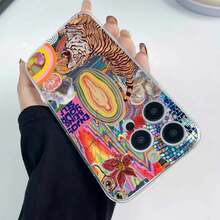 Collage psicodélico con tigre y mensaje empoderador. Esta elegante funda es compatible con los modelos  17, 16, 15, 14 Pro Max, 13, 12, 11, XR y XS Plus. Fabricada en silicona TPU, ofrece protección contra golpes y caídas, además de una sensación superior. Es un regalo ideal para familiares, amigos y seres queridos, y una opción perfecta para Año Nuevo. - transparente - Ver 4