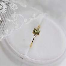 S925 纯银橄榄绿矩形宝石设计女士戒指，镶嵌闪亮锆石，高品质珠宝 - 金色 - 查看 10