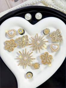 16件套金色链条太阳、蝴蝶、星星鞋饰，可爱金色系列鞋饰，适合女鞋、凉鞋、拖鞋、沙滩鞋DIY装饰，是生日、派对、节日礼物的绝佳选择。 - 金色 - 查看 3