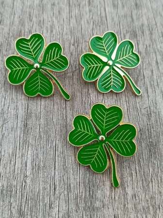 30/10/3개 세트 패셔너블 럭키 그린 클로버 브로치, 축하 행사, 졸업 선물, 의류 액세서리, 백팩 행거, 학교/사무용품, 셔츠, 재킷, 크리스마스, 할로윈 의상, 재미있고 귀여운 선생님 선물로 적합