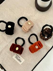 1 Pc Women's Hair Accessories Solid Color + Leopard Print Soft Velvet Chic 2-In-1 Snap Hair Tie & Wrist Bracelet For Cozy Fall/Winter High Ponytail With A Hair Tie ,Hair Elastics ,Hair Rubber Bands ,Hair Rope Head Accessories