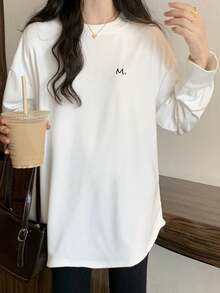 这款白色中长款长袖T恤饰有字母M刺绣，宽松版型，弧形下摆设计，休闲日常穿着，提升整体气质。 - 白色 - 查看 7
