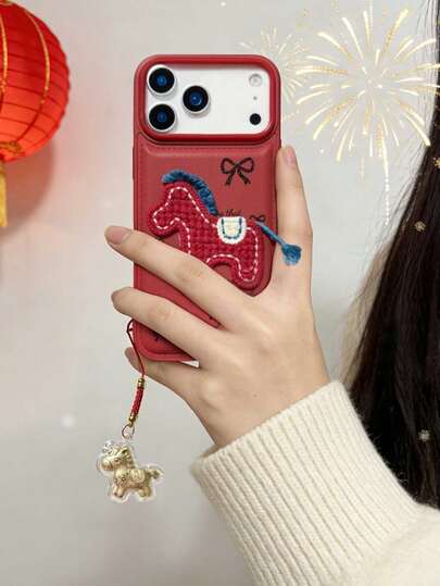 1pc Red Faux Leather Embroidered Horse & Bow Decor Phone Case With Gold Horse Charm, Festive Style, Compatible With IPhone 17, 17 Pro, 17 Pro Max, 16 Pro Max, 16 Pro, 16, 11, 12, 13, 14, 15, 12 Pro Max, 13 Pro Max, 14 Pro Max, 15 Pro Max