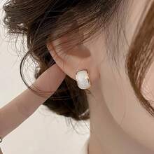 1 Pair Of Women's Simple Elegant Earrings - French Fashion Daily And Party Jewelry, Eternal Beige/White Metal Texture, Suitable For All Year And Special Occasions, Geometric Shape With Smooth Textured Lines - 白色曲面滴油 - 查看 2