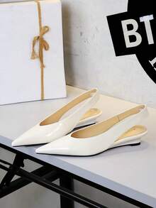 Zapatos de mujer de tacón bajo retro, zapatos de fiesta para mujer con punta puntiaguda, tacón de cuña y tira trasera sin empeine - Blanco - Ver 3