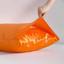 NTBAY - Paquete de 2 fundas de almohada estándar de satén para cabello y piel lujosas y sedosas con cierre de sobre 20 x 26 pulgadas naranja - naranja - Ver 4