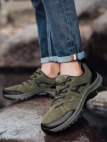 加大码男士徒步鞋，户外登山鞋，登山运动鞋，户外靴，人造革鞋面，系带设计，防滑橡胶鞋底，适合户外徒步、狩猎等各种活动，四季皆宜