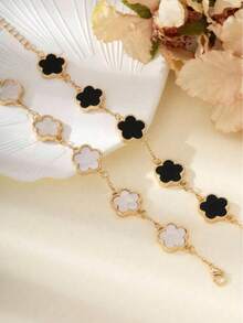 2pcs/Set Classic Black & White Clover Design Bracelet Set