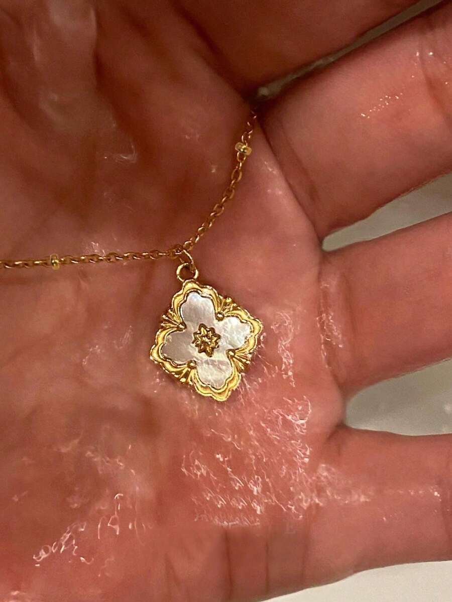1 chiếc dây chuyền hình cỏ bốn lá tối giản bằng thép không gỉ mạ vàng 14k dành cho nữ, thanh lịch cho đeo hàng ngày, dự tiệc, các dịp trang trọng, kỳ nghỉ. Một món quà hoàn hảo cho mẹ, vợ, con gái, bạn gái. Chống thấm nước, không phai màu, thích hợp để đeo đi biển. - Nhiều màu - Xem 1