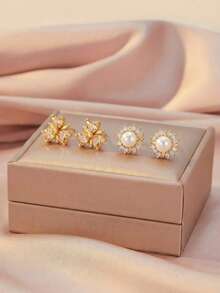 2对精致优雅的三叶草和仿珍珠耳钉套装，适合女孩日常佩戴，百搭饰品，儿童生日礼物，适合各种场合和季节。 - 金色 - 查看 1