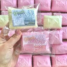 1个猫形抱枕，慢回弹，双色设计，柔软挤压，缓解压力的好伙伴