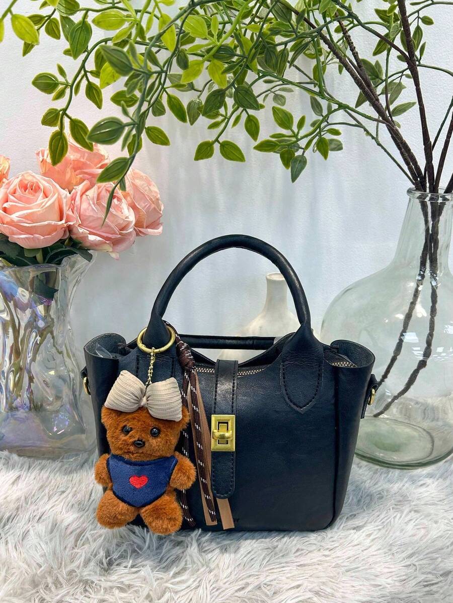 Women's Leather Handbag With Plush Teddy Bear Keychain, Gold Buckle And Adjustable Strap, Black/Brown/Coffee Daily Shoulder Bag - Negro - Ver 1