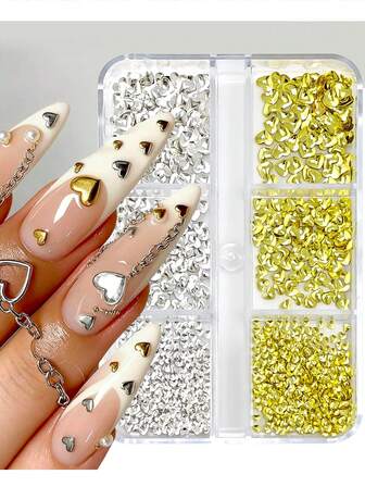 6 Griglie di decorazioni metalliche a forma di cuore per arte di unghie, con borchie metalliche dorate e argentate di tre dimensioni. Accessori per unghie punk, street, rock, Y2K ed europei; decorazioni per salone, accessori in lega fai-da-te per borse e abbigliamento.