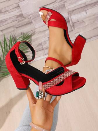 Nya svarta kristallsandaler med hög klack och tjock klack för kvinnor, stängd tå med ett spänne, elegant fest- och högtidsstil, vår/sommar