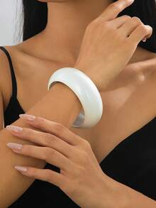 1pc Fashionable New Gentle & Chic White Metal Bangle Bracelet For Women - White - View 1