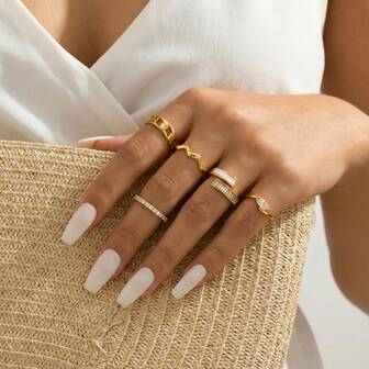 1枚极简主义水晶贝壳不对称几何戒指，适合女性日常佩戴