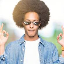 8副像素艺术眼镜派对礼品 - PVC马赛克眼镜，适用于婚礼、节日、生日、拍照道具、趣味小饰品，非电动，趣味美学配饰，2D趣味装饰眼镜，迪斯科趣味时尚眼镜，派对婚礼像素眼镜，休闲眼镜，设计独特，街头摄影装饰，适合日常和派对使用，情人节礼物，生日礼物，男士礼物 - 黑與白 - 查看 7