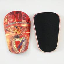 1双鹰形图案足球训练护腿板，比赛训练护垫 - 可重复使用，穿着舒适，经久耐用 - 彩色 - 查看 2