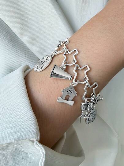 1 st minimalistiskt, unikt och sött silverfärgat hängeset, inkluderar vinglas, horn, hundkoja och bokstavspärlor. Dessa gör-det-själv-minihängen gör vardagsmodet roligt, även lämpliga som presenter till familj och vänner med minnesbetydelse.