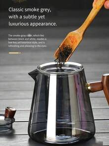 一套包含木柄玻璃茶壶、茶杯和茶具的茶具。耐热玻璃茶壶，配有优雅的玻璃内胆，方便懒人使用的茶叶分隔器，也适合篝火使用。烟灰色高硼硅玻璃茶壶套装，侧边木柄玻璃煮茶壶，户外奢华高端茶具，理想的礼品之选。 - 彩色 - 查看 4