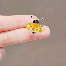 1pc Elegant Yellow Bee Shaped Zinc Alloy Brooch, Suitable For Women Everyday Wear In Spring, Summer, Fall And Winter Dress Accessories Pin For Clothes Bag Charm Backpack For School Office Accessories Shirts Jacket Jewelry Halloween Clothes Pin Funny Cute Teacher Gifts Costume Accessories Bag Charms - 黃色 - 查看 4