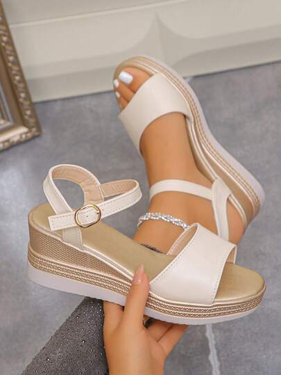Nuevos zapatos cómodos y casuales de plataforma minimalista en dorado y negro para primavera/verano, con suela gruesa, ideales para viajes y actividades al aire libre. Sandalias y pantuflas versátiles para mujeres mayores.