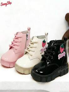 Botas infantiles para niñas con detalle de fresa adorable | Estilo dulce y casual, disponibles en varios colores (rosa, blanco, negro, beige), con cremallera lateral para facilitar el uso, ideal para colegio, salidas y uso diario - Caqui - Ver 2