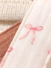 2件装婴儿奶嘴链，时尚印花奶嘴夹和木质三孔奶嘴夹，适合男宝宝和女宝宝，日常礼物