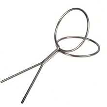 这款高尔夫球拾取器（弹簧式金属设计）让您无需弯腰即可快速拾取高尔夫球——只需挤压手柄打开夹钳，夹住球，然后松开即可固定。符合人体工程学的防滑手柄（黑色纹理握把）确保使用舒适，轻巧便携，可轻松放入您的球包。无论是在球道、长草区还是球车上拾取高尔夫球，它都是您的理想之选——实用耐用，是高尔夫球手节省时间的利器。 - 彩色 - 查看 11