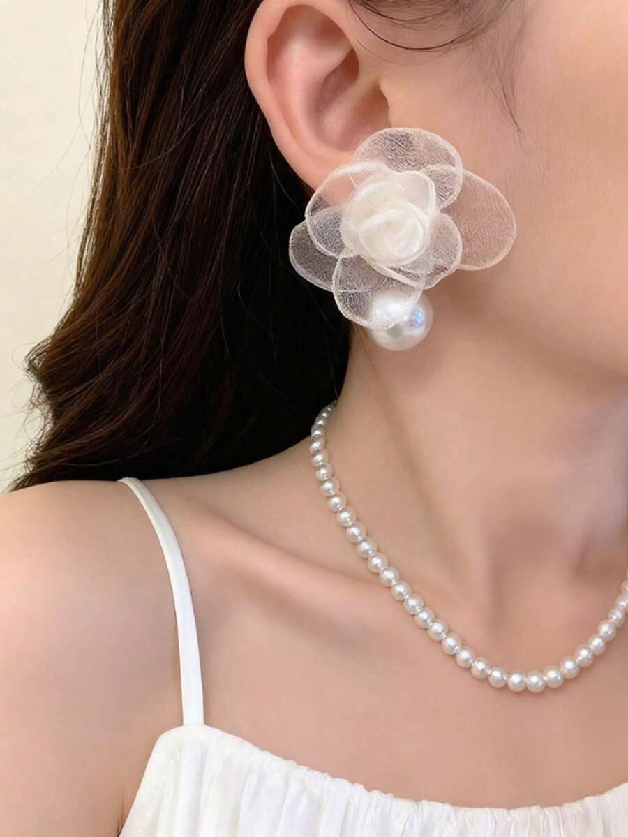 1 Pair Vacation Vibe Lace Flower Earrings, Sweet & Versatile Faux Pearl Stud Earrings, Exaggerated Ear Jewelry For Women - White - View 1