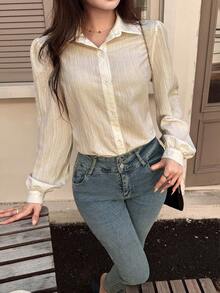 EARO Damblus med vit textur, figurnära modell med kronbladsärmar, lämplig för pendling, dejting och semester - Aprikos - Visa 1