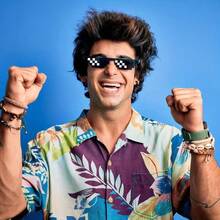 8副像素艺术眼镜派对礼品 - PVC马赛克眼镜，适用于婚礼、节日、生日、拍照道具、趣味小饰品，非电动，趣味美学配饰，2D趣味装饰眼镜，迪斯科趣味时尚眼镜，派对婚礼像素眼镜，休闲眼镜，设计独特，街头摄影装饰，适合日常和派对使用，情人节礼物，生日礼物，男士礼物 - 黑與白 - 查看 5