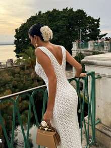 这款白色V领镂空针织毛衣连衣裙，轻薄透气，性感迷人，适合音乐节、蜜月、婚礼季、海滩度假等场合，也适合在海滩、沙滩、游泳等休闲夏季穿着。 - 白色 - 查看 10