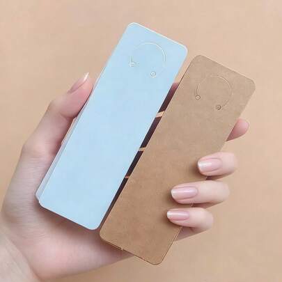 Thẻ đựng trang sức, móc khóa quà tặng và thẻ trưng bày rất phù hợp để bảo quản, phân loại và trưng bày trang sức. Chúng cũng thích hợp để đóng gói số lượng lớn trang sức nhỏ, làm đế trưng bày bộ sưu tập trang sức, thẻ trưng bày vòng cổ và là công cụ sắp xếp trang sức thiết yếu dành cho phụ nữ.