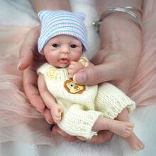 Muñeco de bebé niño Reborn de silicona completa con tacto suave de 7 pulgadas (18 cm), juguete de muñeca mini realista y vívida, adecuado para niños de 3+ años, regalo de cumpleaños, Navidad y Halloween - Beis - Ver 4