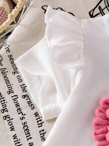 2pcs Baby Girl Fashion Set: Heart Embroidered Cap Sleeve T-Shirt Top And Multi-Heart Floral Ruffle Trim Bell-Bottom Jeans Pants - White - View 4