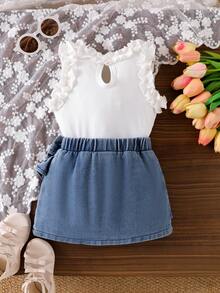 两件套女婴无袖荷叶边上衣和牛仔裙，裙摆饰有大蝴蝶结荷叶边 - 白色 - 查看 3