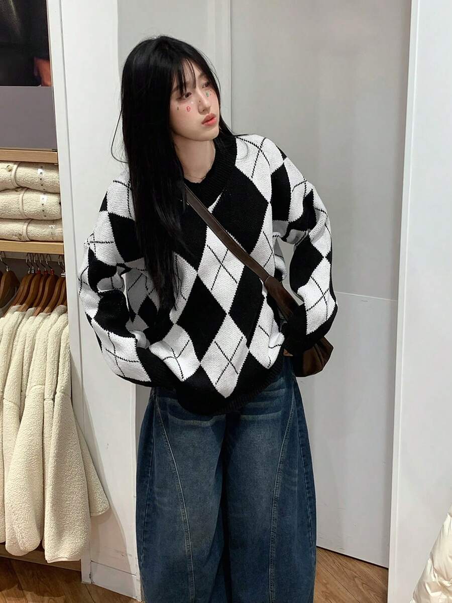 Women's Casual Colorblock Diamond Pattern Knit Sweater, Autumn/Winter - Black and White - View 1