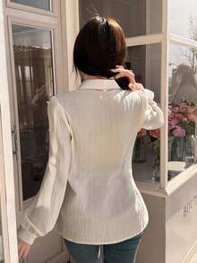 EARO Damblus med vit textur, figurnära modell med kronbladsärmar, lämplig för pendling, dejting och semester - Aprikos - Visa 2