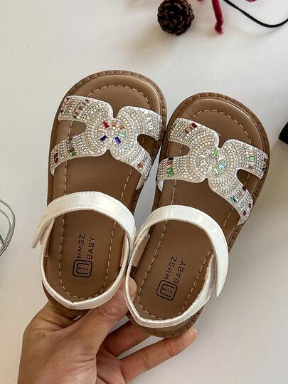A Pair Of Girls' Sandals, Decorated With Colorful Diamonds And Rhinestones, Are Anti-Slip Flat Open-Toe Sandals. They Are Exquisite, Fashionable, Comfortable, Versatile And Durable For Daily Summer Outings