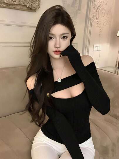 新款优雅露肩镂空弹力针织毛衣上衣，适合春夏穿着