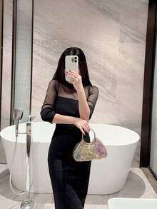 一款优雅多彩亮片手拿包，适合女性、女孩、大学生、新婚夫妇和上班族在派对、舞会、婚宴等场合使用。这款手拿包可作派对包、舞会包、晚宴包、派对女孩专属包、女士专属包，是派对、婚礼、舞会、招待会的完美之选。也是馈赠女士的最佳选择，与女士礼服完美搭配。图案随机发送。 - 彩色 - 查看 11