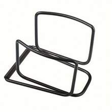 这款高尔夫球夹（弹簧式金属设计）能牢牢夹住高尔夫球，方便在球场、练习场或准备击球时使用。它结构紧凑、可折叠（或展开），轻巧便携（可放入口袋/球包），弹簧机制确保牢固夹持。对于高尔夫球手来说，它是让球触手可及、无需费力寻找的理想之选。