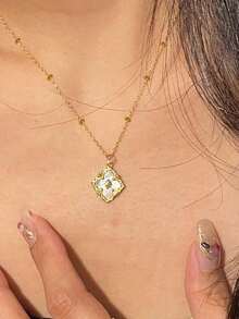 1 chiếc dây chuyền hình cỏ bốn lá tối giản bằng thép không gỉ mạ vàng 14k dành cho nữ, thanh lịch cho đeo hàng ngày, dự tiệc, các dịp trang trọng, kỳ nghỉ. Một món quà hoàn hảo cho mẹ, vợ, con gái, bạn gái. Chống thấm nước, không phai màu, thích hợp để đeo đi biển. - Nhiều màu - Xem 2