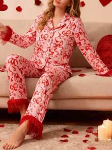 Women's Valentine Bow Print Feather Trim Loungewear Set - Satin Button-Front Pajama Set With Fluffy Cuff Detail For Spring - 紅色蝴蝶結 - 查看 3
